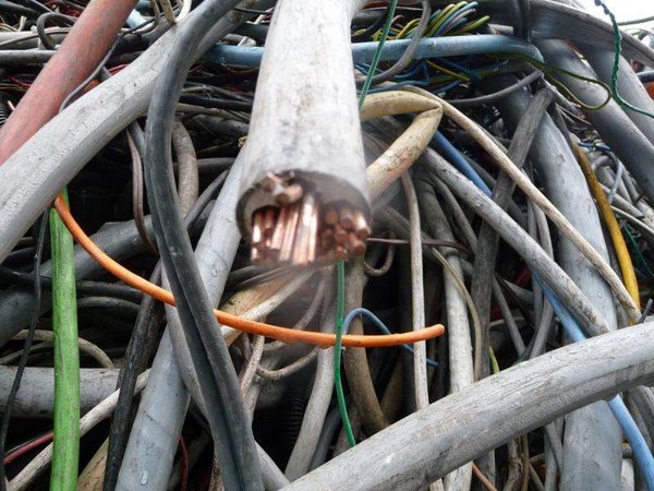 how do you get plastic off copper wire