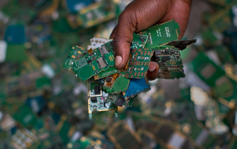 What is the valuable recyclable component of waste circuit board?