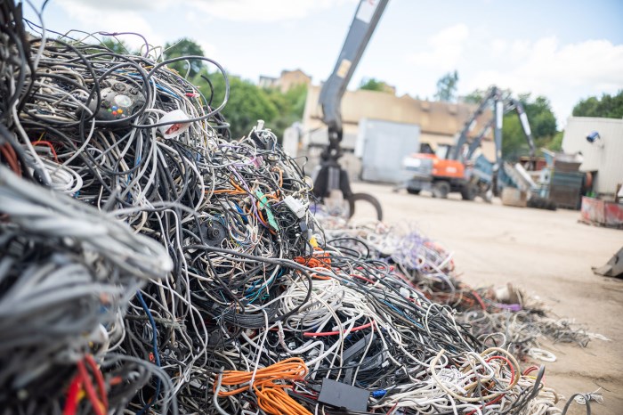 recycling waste cables containing copper and PVC