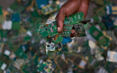 How to recycle printed circuit boards for cash?