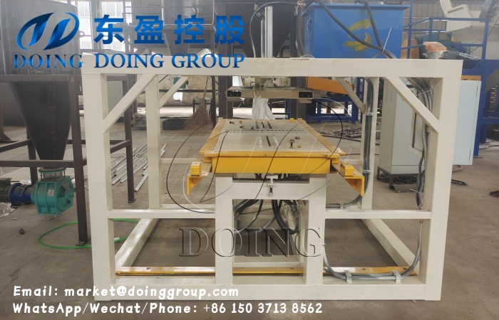 Aluminum frame removal machine