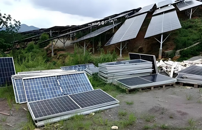 Photovoltaic panel recycling and processing equipment